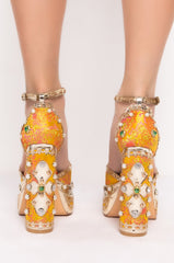 AZALEA WANG MY KINDA PARTY CHUNKY SANDAL IN ORANGE