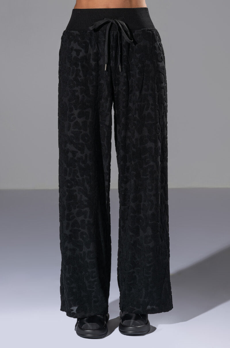 BE HERE TEXTURED WIDE LEG SWEATPANT