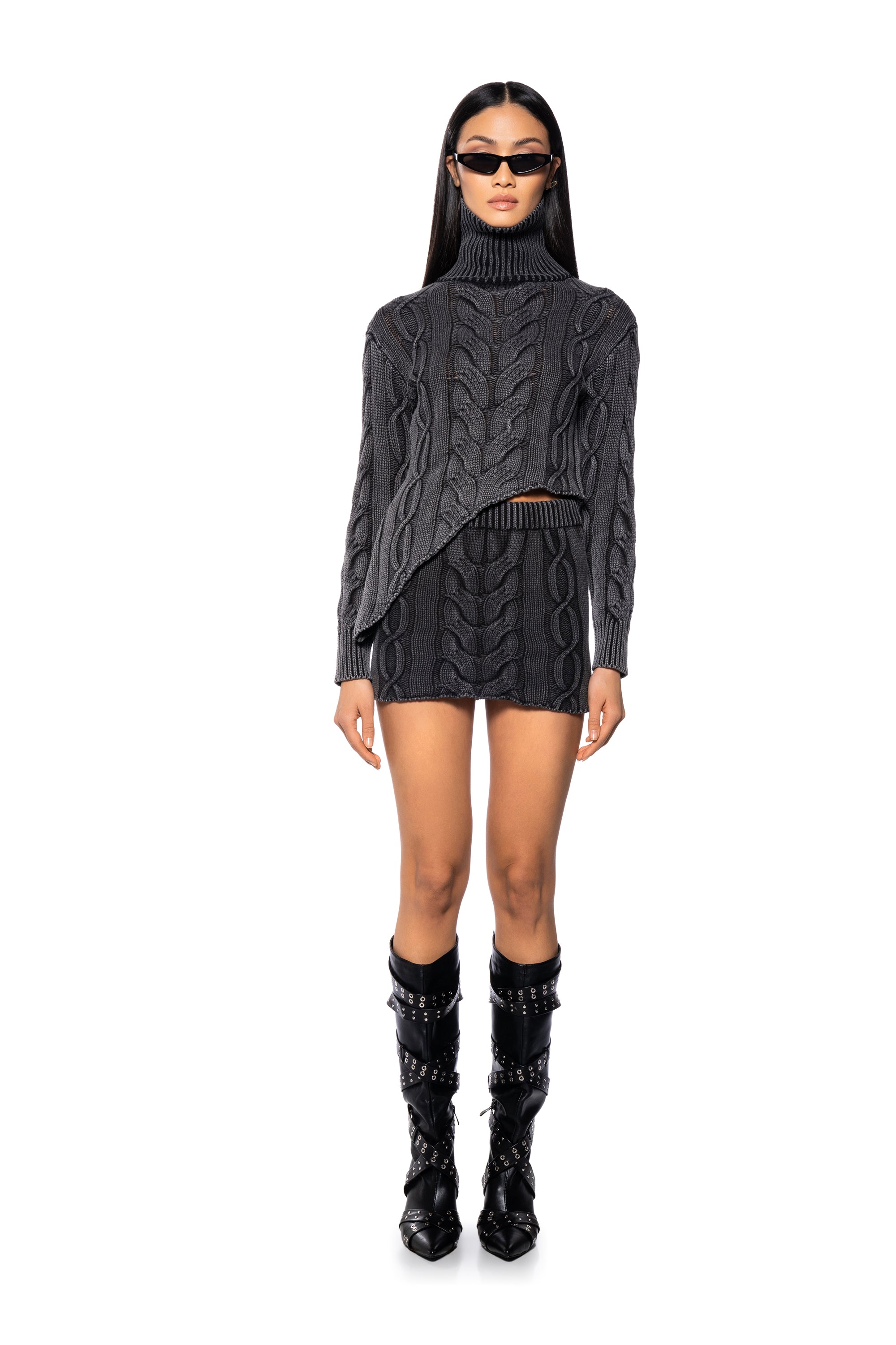 BUNDLED UP CHUNKY KNIT CROPPED SWEATER