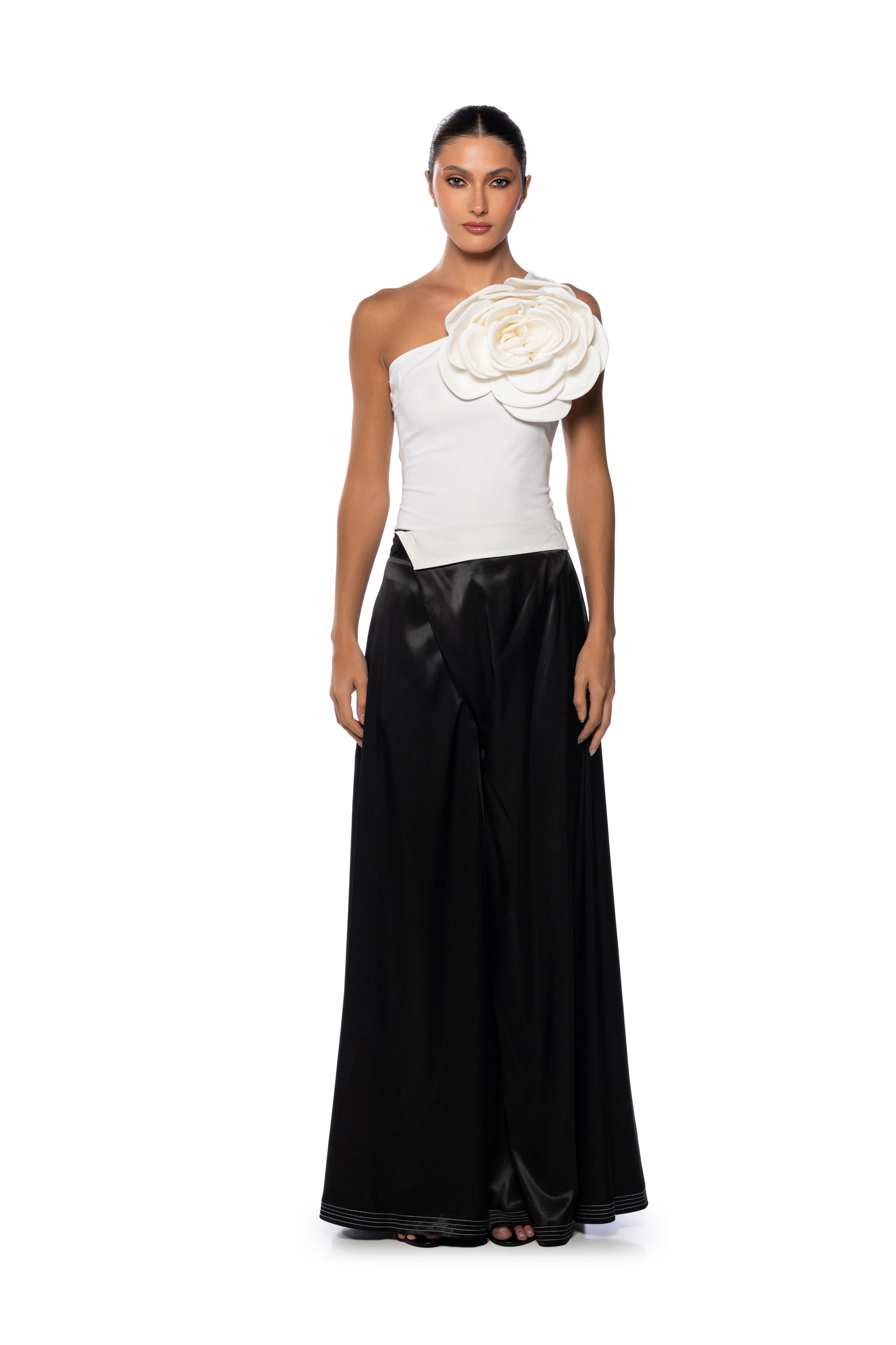 ENCHANTRESS FLOWER DETAIL SLEEVELESS BODYSUIT