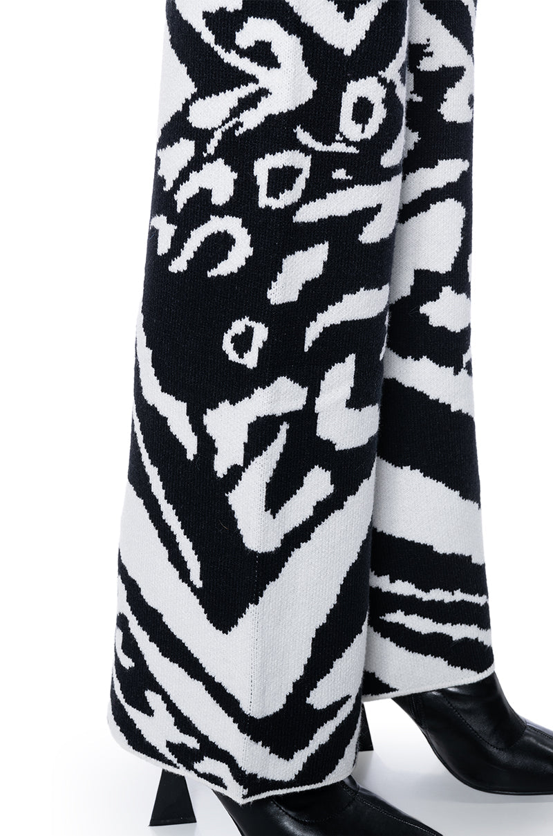INDECISIVE FLARE LEG KNIT SWEATPANT