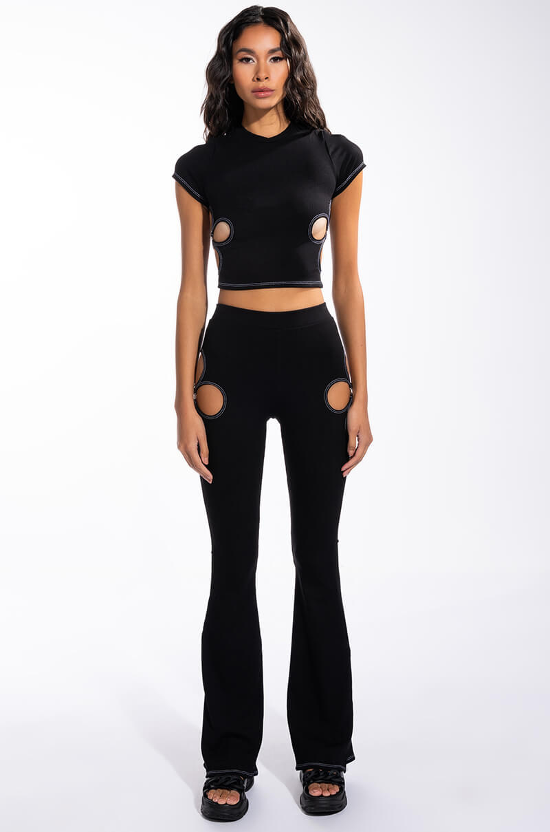KYLIE CUT OUT RIBBED CROP TOP