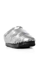 UGG SPACESLIDER SLIPPER IN SILVER